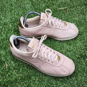 NIKE CORTEZ - Womens Shoes - SIZE 9